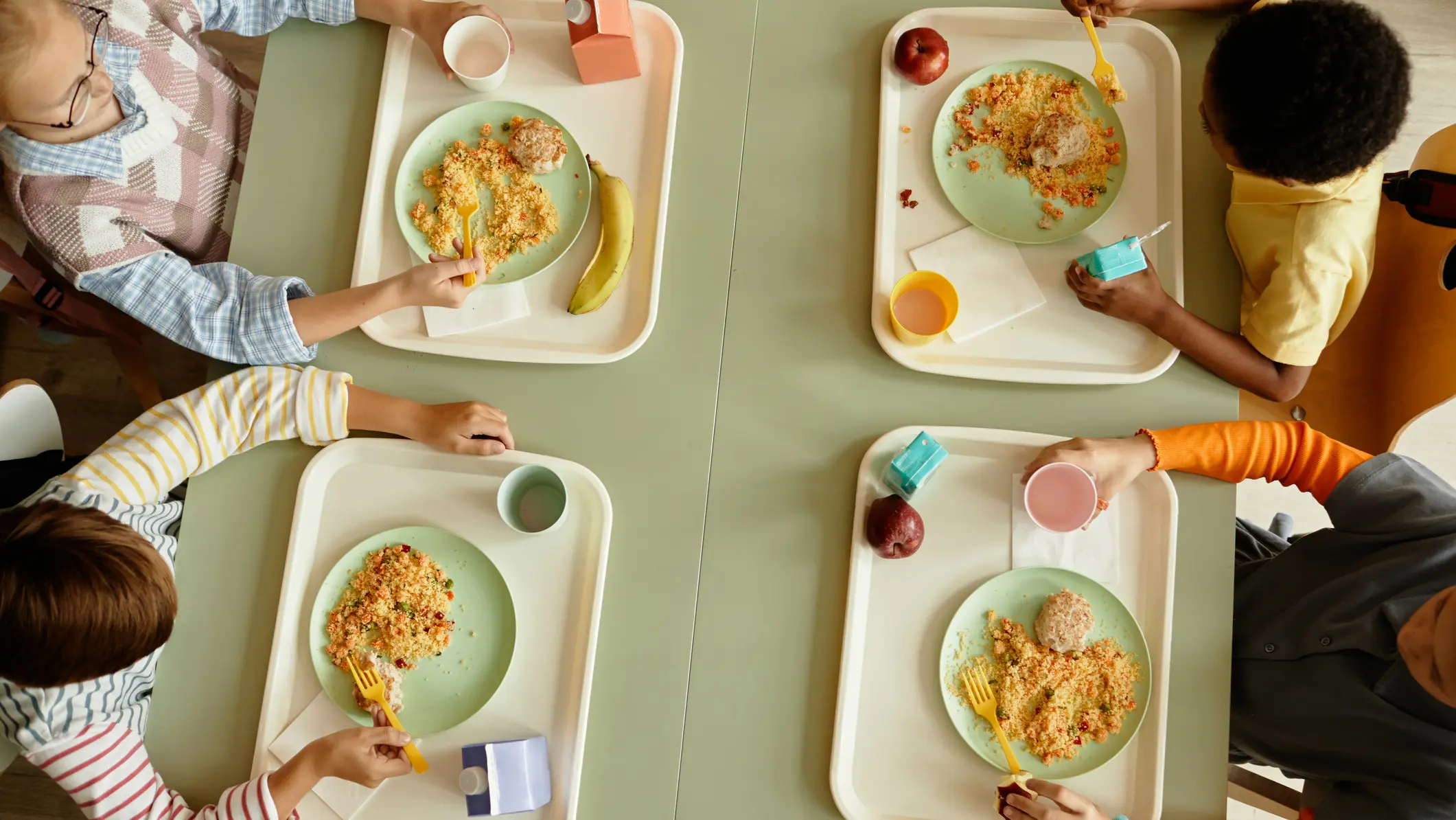 Kids eating lunch at a school cafeteria